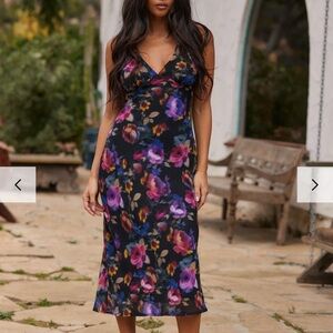IN SEARCH OF Lillian Black Floral Printed Maxi Dress Size Medium